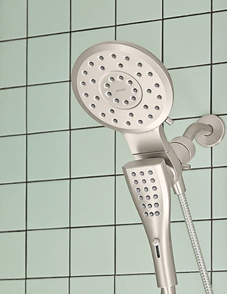 安装了moen verso淋浴的视图